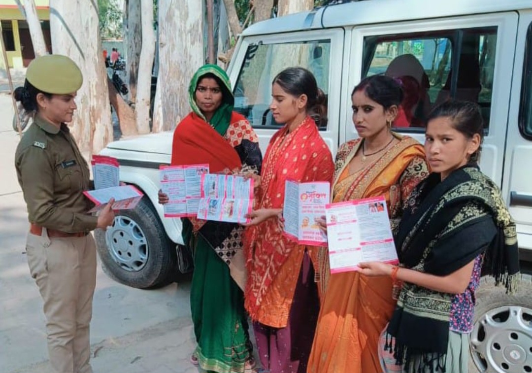 कन्नौज:पुलिस द्वारा थानों में गठित एण्टीरोमियो टीम व महिला सुरक्षा विशेष दल ने बालिकाओं/छात्राओं को महिला सुरक्षा/नारी स्वावलंबन एवं महिला सशक्तिकरण के बारे में किया जागरूक