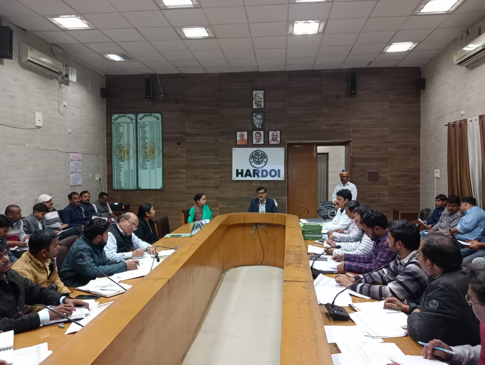हरदोई :जिलाधिकारी की अध्यक्षता में हुई जल जीवन मिशन की बैठक