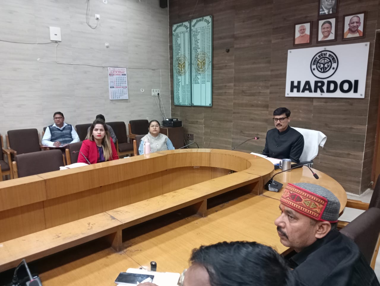 हरदोई: जिलाधिकारी की अध्यक्षता मे हुई चौरासी कोसी परिक्रमा के सम्बन्ध मे बैठक