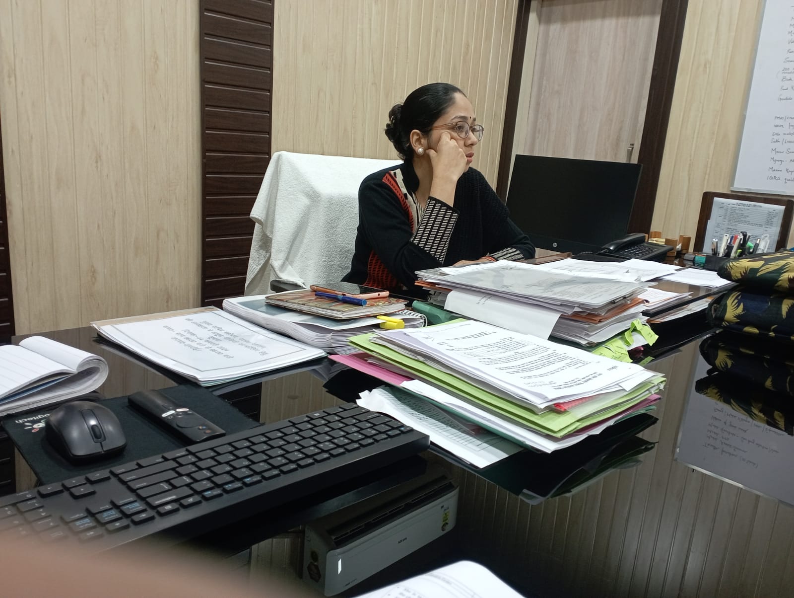 हरदोई : मुख्य विकास अधिकारी ने की समीक्षा बैठक।