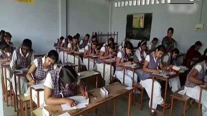 यूपी बोर्ड रिजल्ट : बेटियों का परचम, यूपी बोर्ड में फिर छाईं छात्राएं