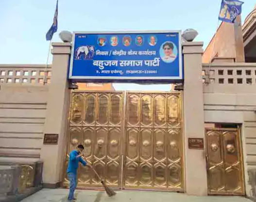 चुनावों में महीनों पहले प्रत्याशी उतारने वाली बसपा इस बार आम चुनाव से पहले सन्नाटे में है