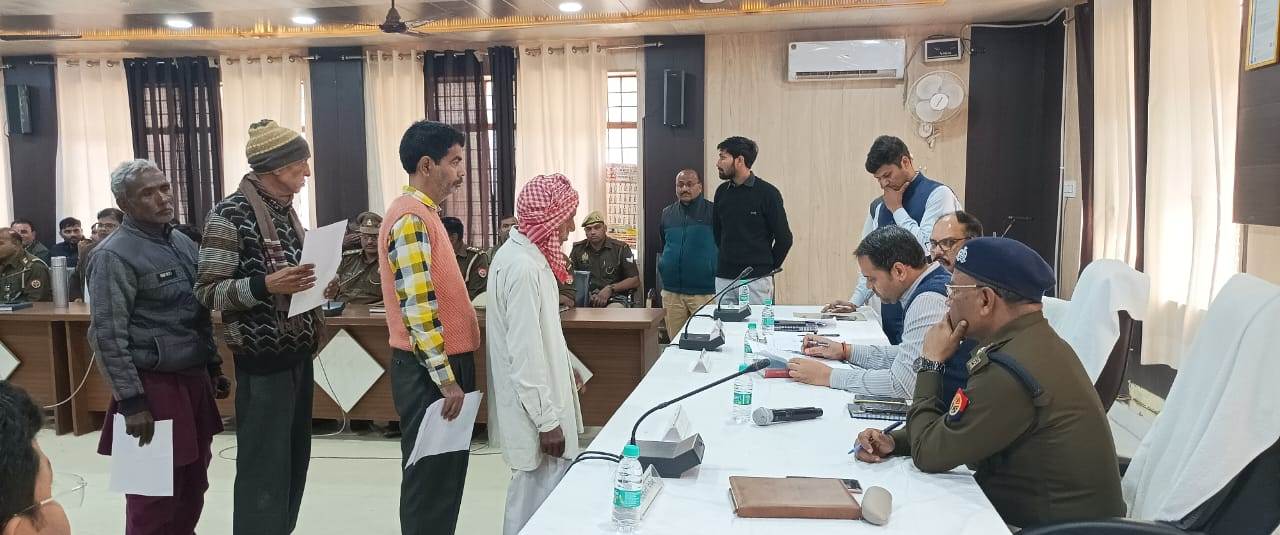 सीतापुर : तहसील मिश्रिख में जिलाधिकारी अनुज सिंह की अध्यक्षता में सम्पूर्ण समाधान दिवस का आयोजन किया गया