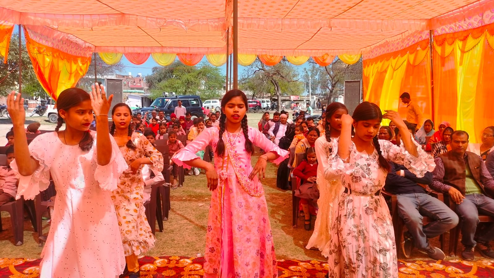 हरदोई :बी आर सी माधोगंज प्रागण में  हमारा आंगन -हमारे बच्चे उत्सव कार्यक्रम का हुआ आयोजन