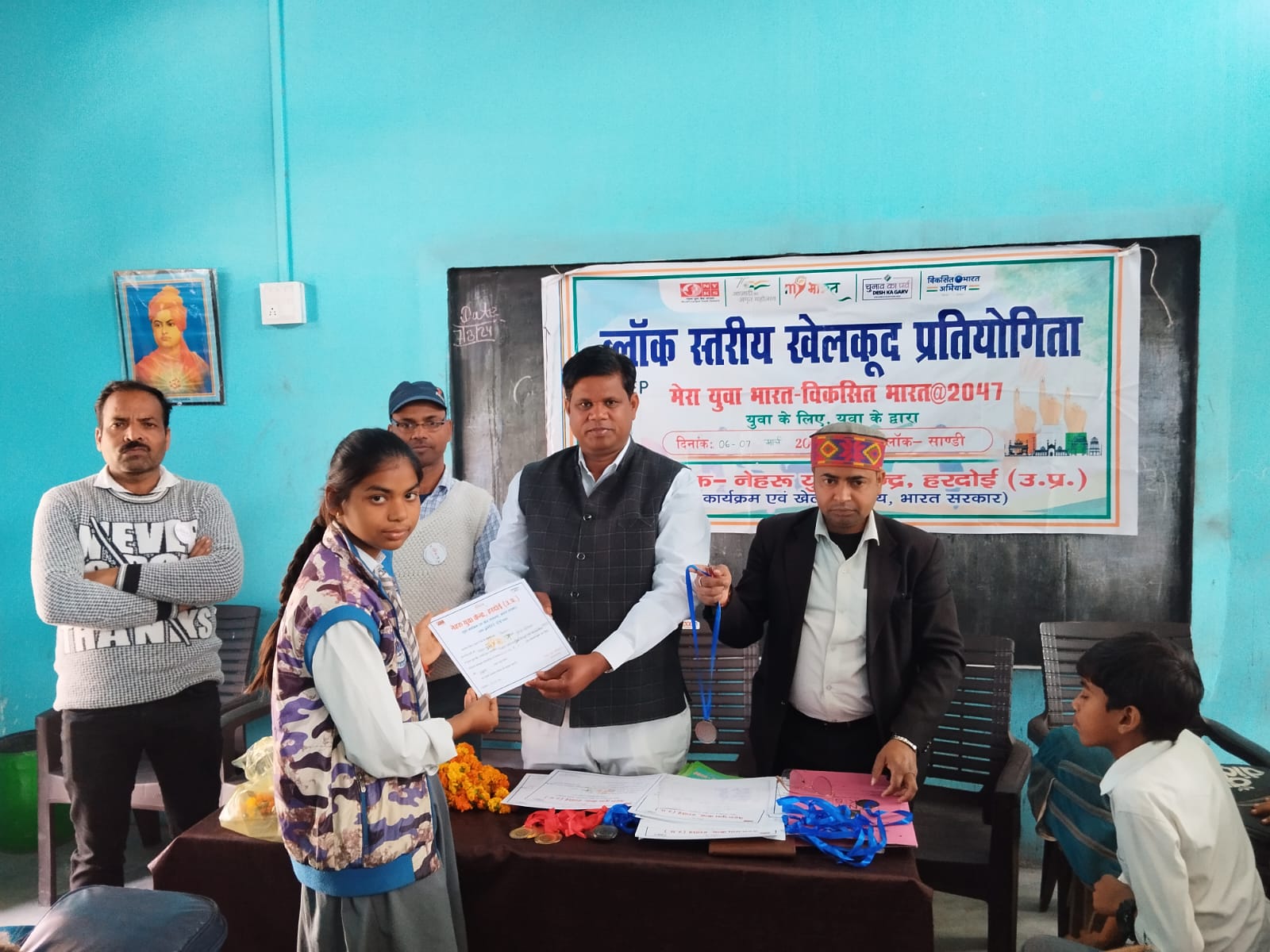 हरदोई :नेहरू युवा केंद्र द्वारा मतदाता जागरुकता अभियान के अंतर्गत सांडी , हरपालपुर और बिलग्राम में आयोजित की गई खेलकूद प्रतियोगिता