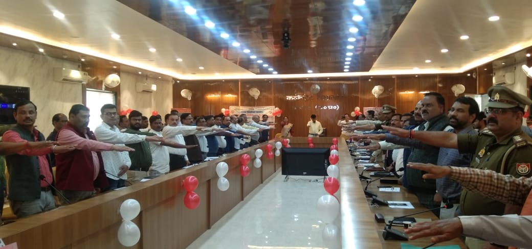 हरदोई:नये सभागार में प्रथम बैठक उद्योग बंधु कीनिवेश मित्र पोर्टल पर प्राप्त आवेदनों का समयबद्ध निस्तारण कराया जाये:-जिलाधिकारी