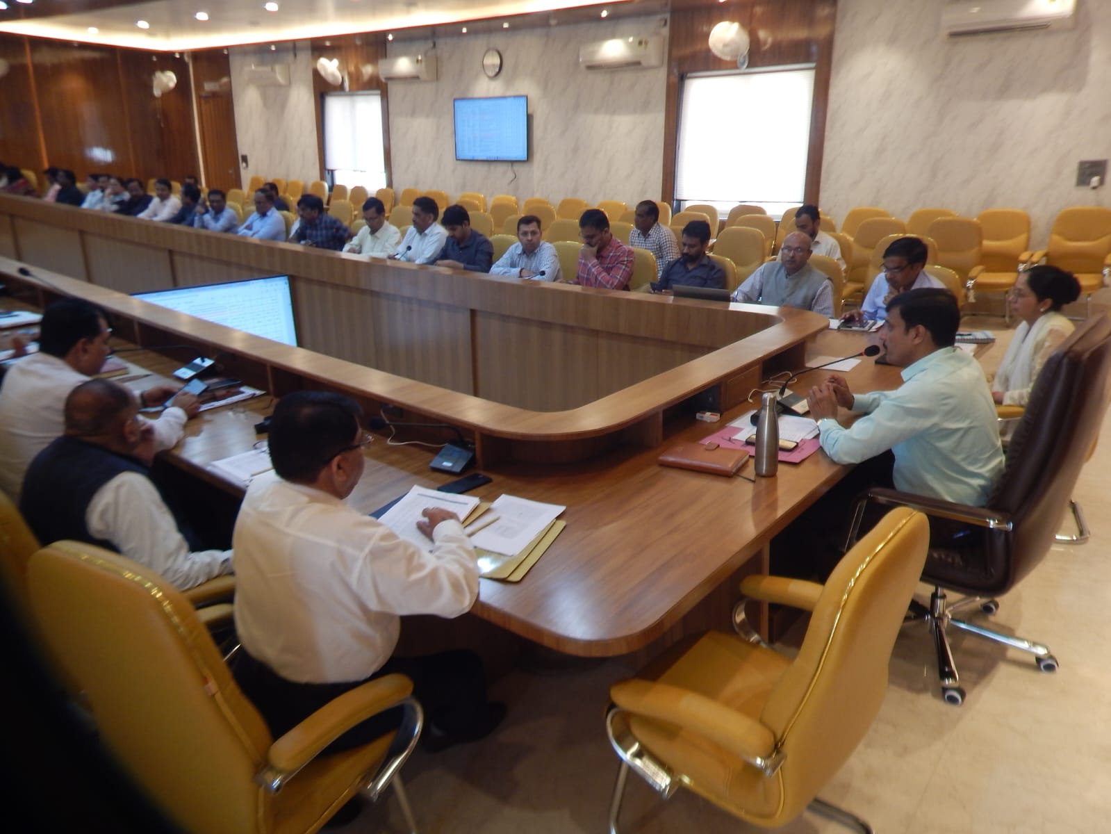 हरदोई : दिव्यांग मतदाताओं का शत प्रतिशत मतदान के लिए गंभीरता से प्रयास किये जाएं:-डीएम दिव्यांगों के लिए सुविधाजनक शौचालय की व्यवस्था सुनिश्चित की जायेः-मंगला प्रसाद सिंह