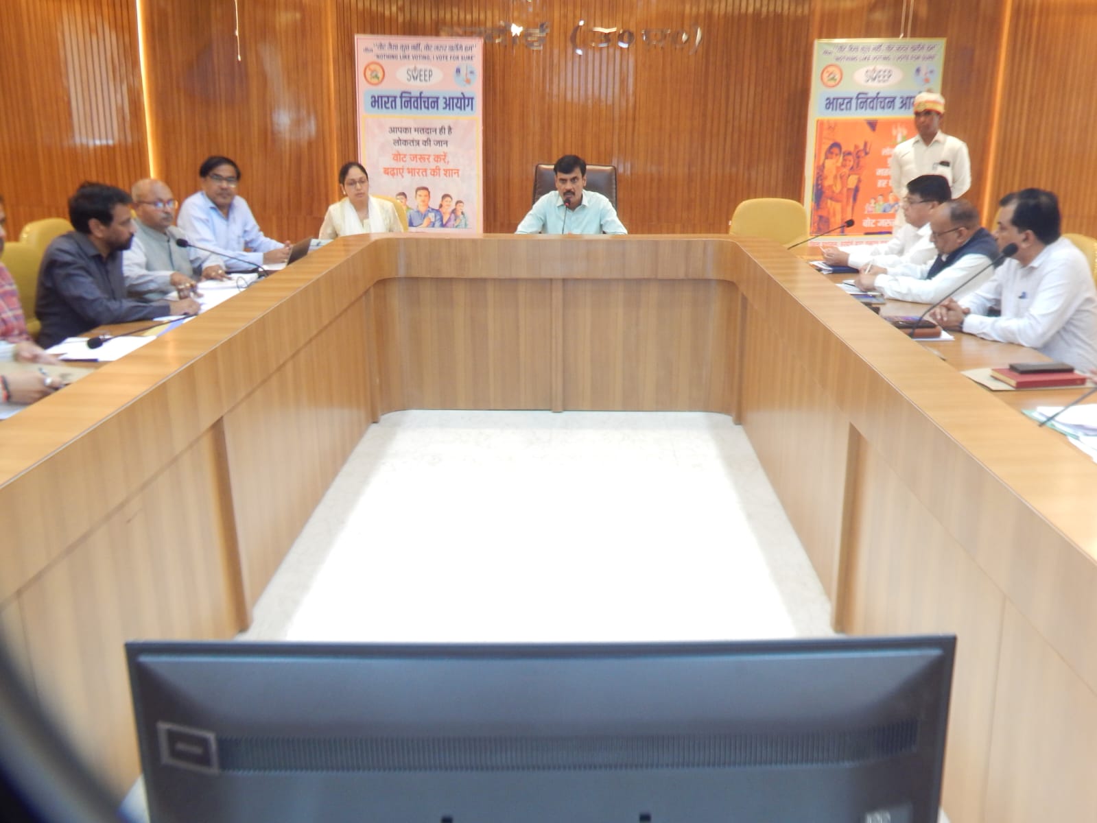 हरदोई : परिवहन एवं पुलिस विभाग मिलकर ओवर लोडिंग पर लगाम लगाये:-मंगला प्रसाद सिंह