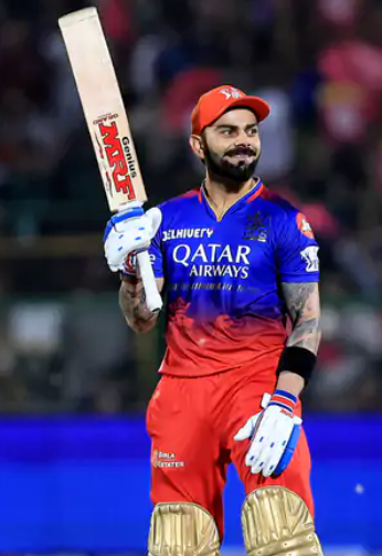 विराट ने IPL में 8वीं सेंचुरी लगाई, इसी के साथ उनके 7500 रन भी पूरे हो गए