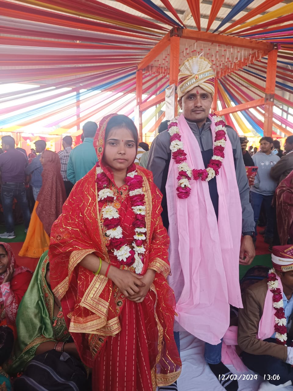 मैनपुरी : छहभांवर पढ़ने के बाद दूल्हा बिना दुल्हन लिए लोटा दूल्हा अपने घरमुख्यमंत्री सामूहिक विवाह योजना मे हो चुकी थी शादी