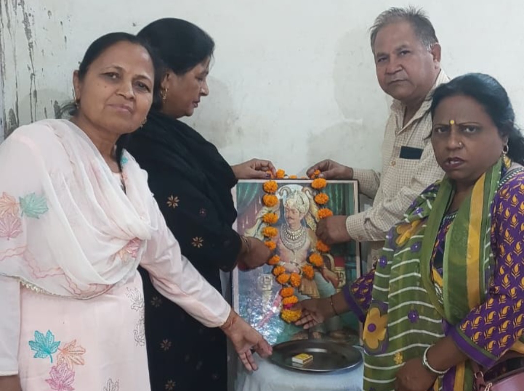 लखनऊ: मौर्य शाक्य सैनी कुशवाहा समाज के लोग किंग मेकर की भूमिका में आने के लिए चंद्रगुप्त मौर्य अधूरे सपने को पूरा करें -गिरीश कुशवाहा