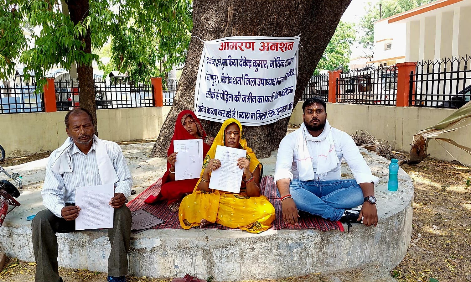मैनपुरी में अब किसका विश्वास पैसा कमाने की होड़ में रिश्ते हुए तार - तार ।