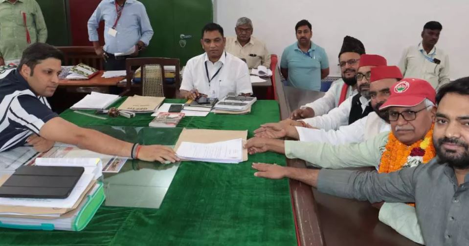 जौनपुर में सपा प्रत्याशी बाबू सिंह कुशवाहा ने किया नामांकन:बोले-जौनपुर समेत पूरे पूर्वांचल की जनता एनडीए से है नाराज