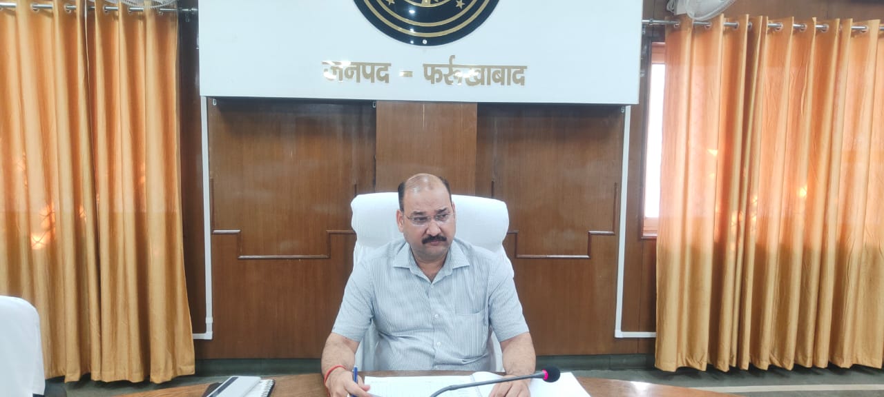 फर्रुखाबाद:जिलाधिकारी ने ऐसिड अटैक की घटनाओं को रोकने के लिये ऐसिड विक्रेताओं के साथ बैठक कर दिए दिशा निर्देश
