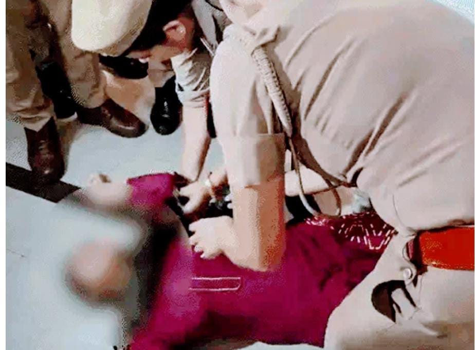 आगरा : सिपाही की पत्नी पहुंची डीसीपी कार्यालय , पति पर दहेज देवर पर लगाया रेप का आरोप ?