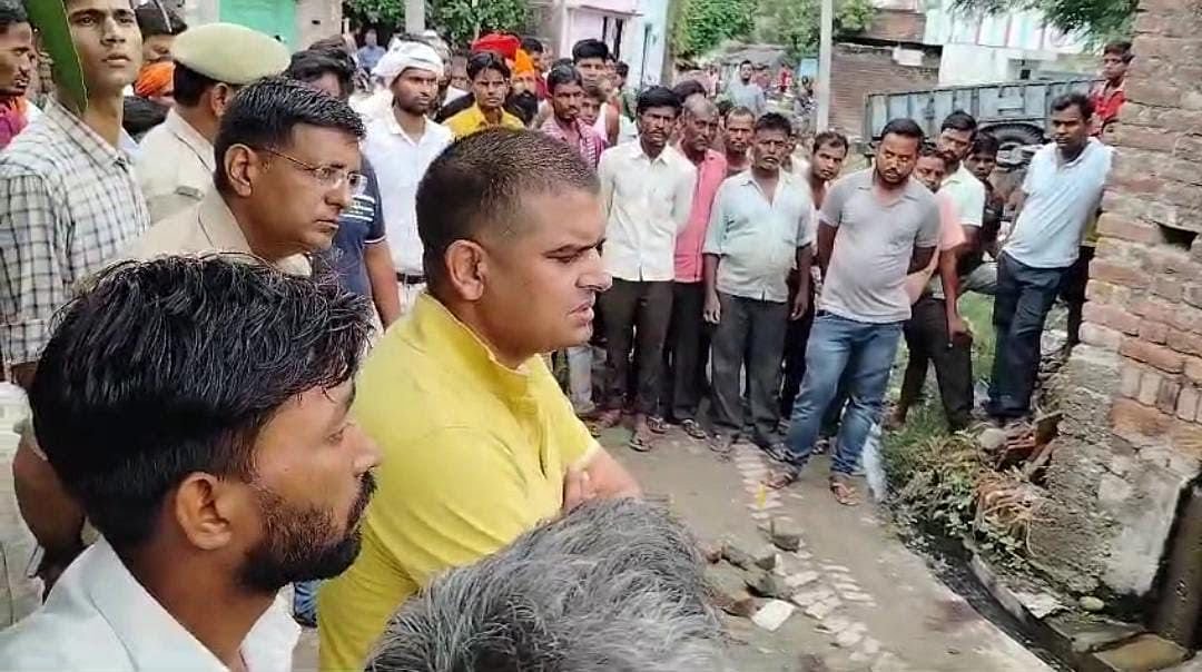 पीलीभीत में चारा मशीन के विवाद में चचेरे भाई की हत्या