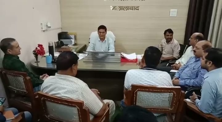 रायबरेली आयकर विभाग के प्रशांत कुमार की अध्यक्षता मे संपन्न हुआ बैठक