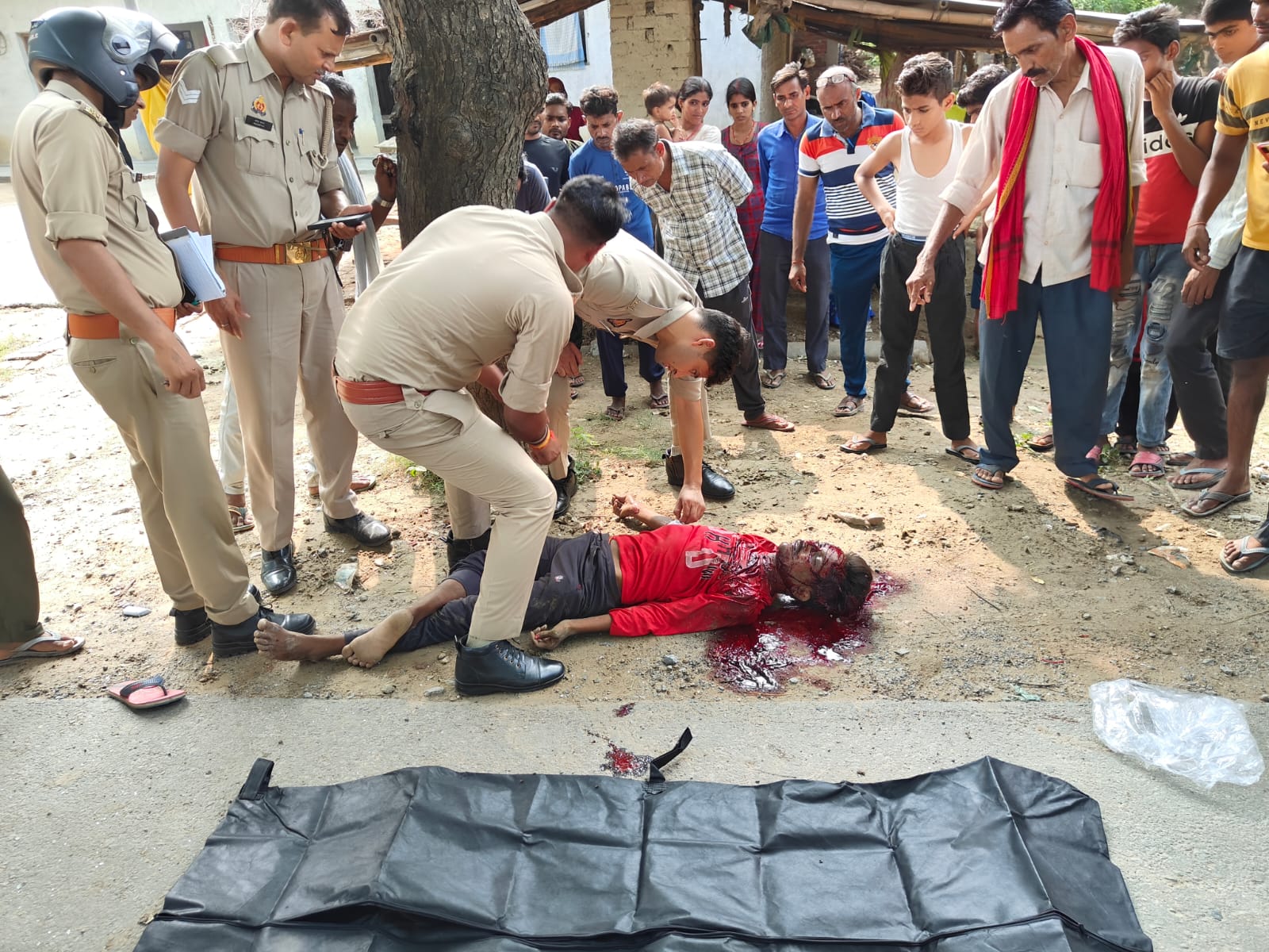 रायबरेली : तेज रफ्तार बुलेरो ने  मारी बाइक सवार को जोरदार टक्कर बाइक सवार की मौके पर हुई मौत