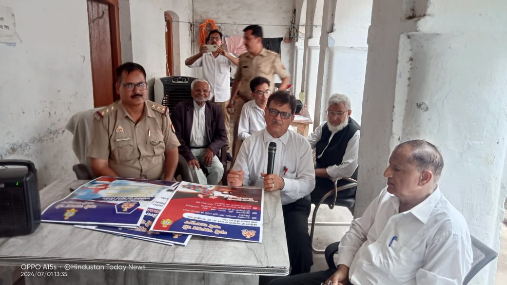 फर्रुखाबाद:कोतवाली फतेहगढ़ में तीन नए आपराधिक कानून लागू होने के अवसर पर जागरूकता गोष्ठी कार्यक्रम का किया आयोजन।