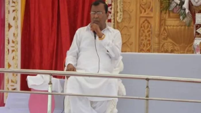 कौन है वो बाबा, जिसके सत्संग के दौरान हुआ दर्दनाक हादसा; सरकारी नौकरी छोड़कर बना कथावाचक; हादसे के बाद से फरार