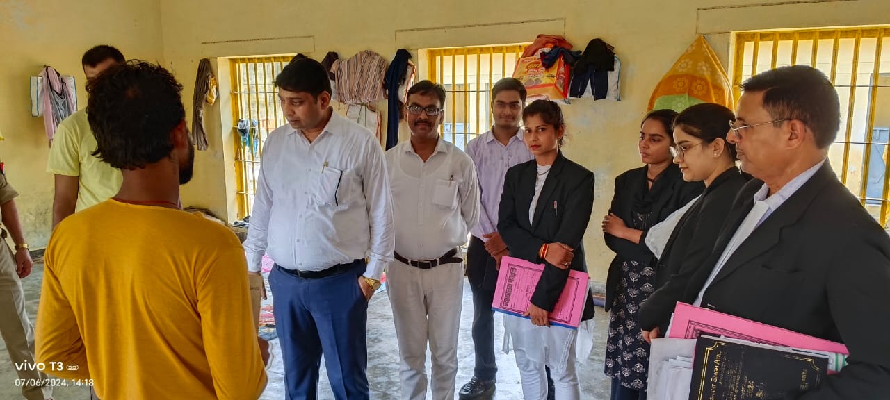 फर्रुखाबाद:सचिव जिला विधिक सेवा प्राधिकरण, प्रशिक्षु सिविल जज जूनियर डिवीजन ने जिला कारागार का किया निरीक्षण