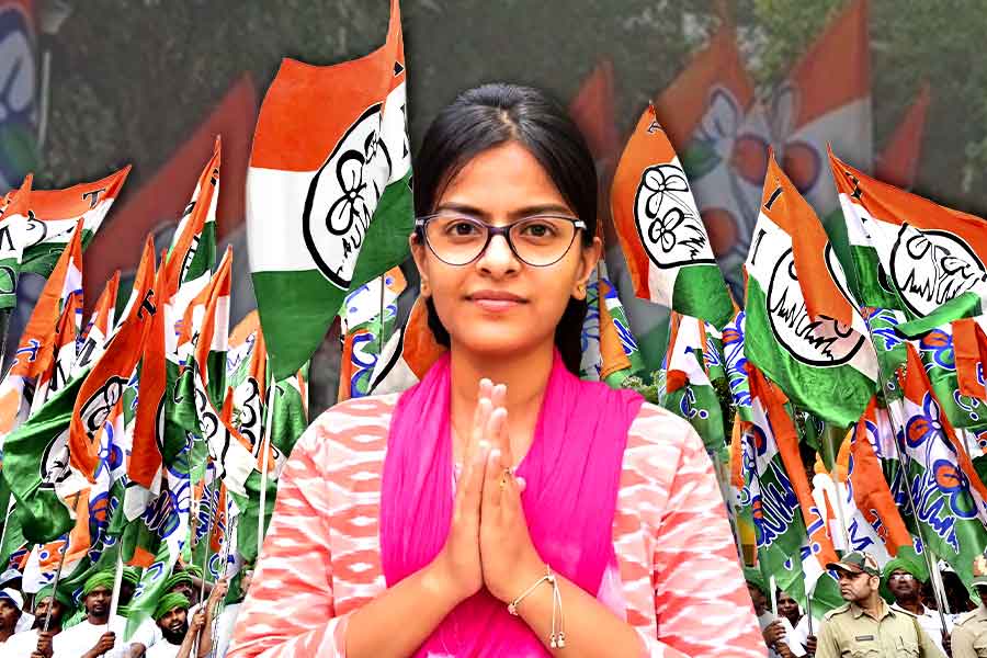 बंगाल में रचा गया इतिहास , कौन है मधुपर्णा ठाकुर, जिसने ममता बनर्जी को गिफ्ट की बागदा विधानसभा सीट ?