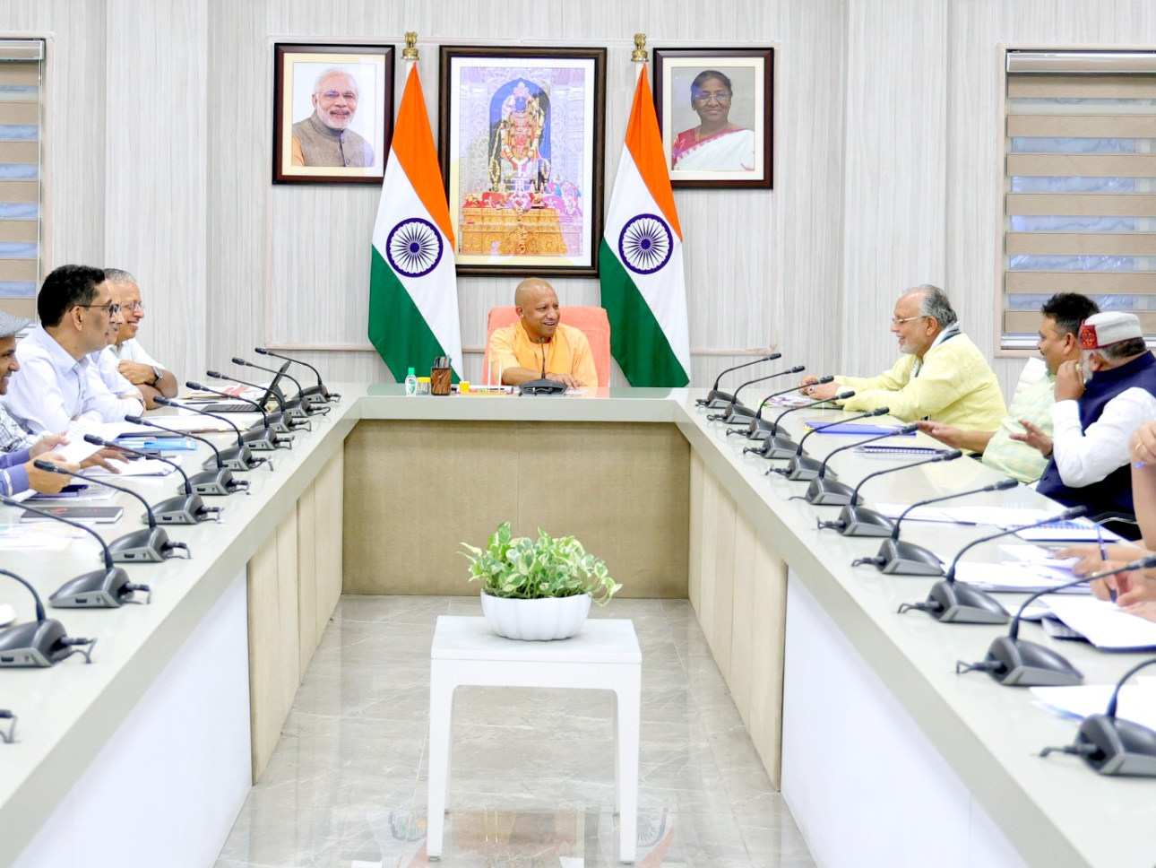 लखनऊ: बन्द सिनेमाघरों के पुनर्संचालन, मल्टीप्लेक्स विहीन जनपदों में मल्टीप्लेक्स निर्माण, एकल छविगृह निर्माण के लिए अनुदान योजना तैयार करें- मुख्यमंत्री
