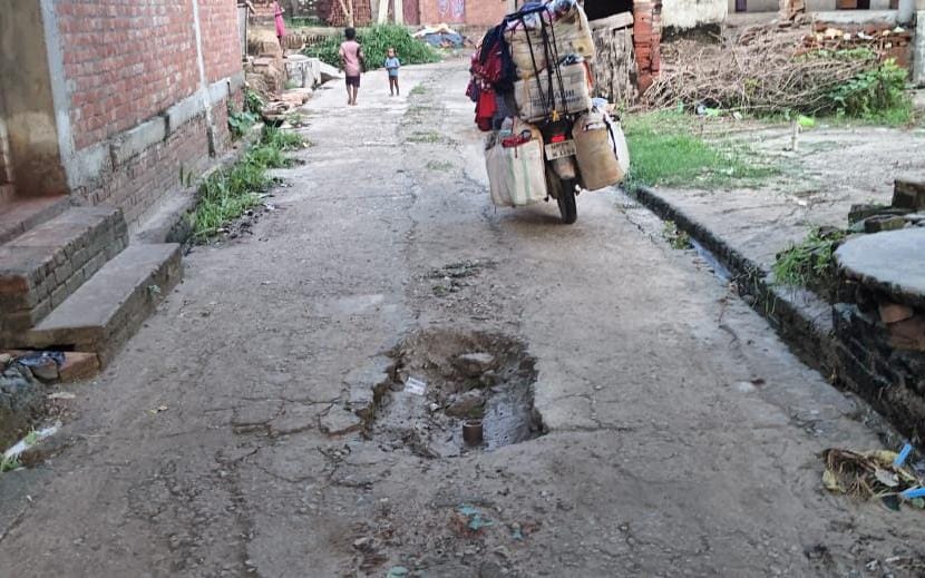 कन्नौज  :पाइप लाइन बिछाने को खोद दीं सडक़ें, दुरुस्त करना भूल गए ठेकेदार