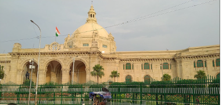लखनऊ : लोकायुक्त की वर्ष 2021 की रिपोर्ट विधानसभा में पेश