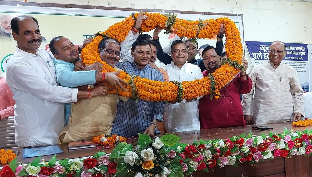 फर्रुखाबाद:नवनियुक्त प्रभारी मंत्री ने भाजपा पदाधिकारी जनप्रतिनिधियों एवं कार्यकर्ताओं से मुलाकात कर आगामी कार्यक्रमों की समीक्षा की