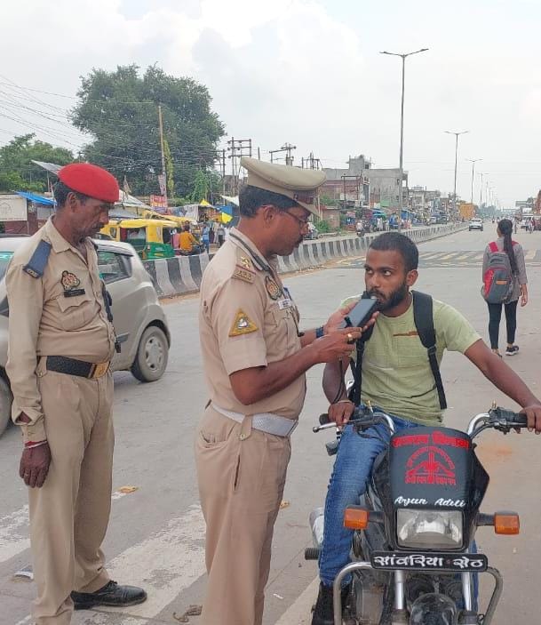कन्नौज :नशे में वाहन चलाने वालो पर टीएसआई की पैनी नजर , दो आटो सीज