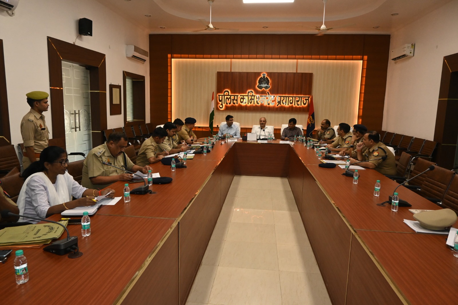 प्रयागराज- महाकुम्भ मेला-2024-25 के सकुशल एवं निर्विघ्न आयोजन के दृष्टिगत भीड़ नियंत्रण रिजर्व पुलिस लाइन्स में समीक्षा बैठक की गयी।
