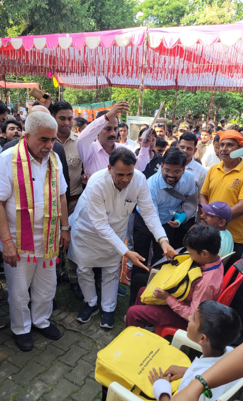 प्रयागराज-माननीय मंत्रीगण, सरकार द्वारा संचालित कल्याणकारी योजनाओं/कार्यक्रमों के सम्बन्ध में आयोजित जागरूकता एवं प्रचार-प्रसार कार्यक्रम में सम्मिलित हुए