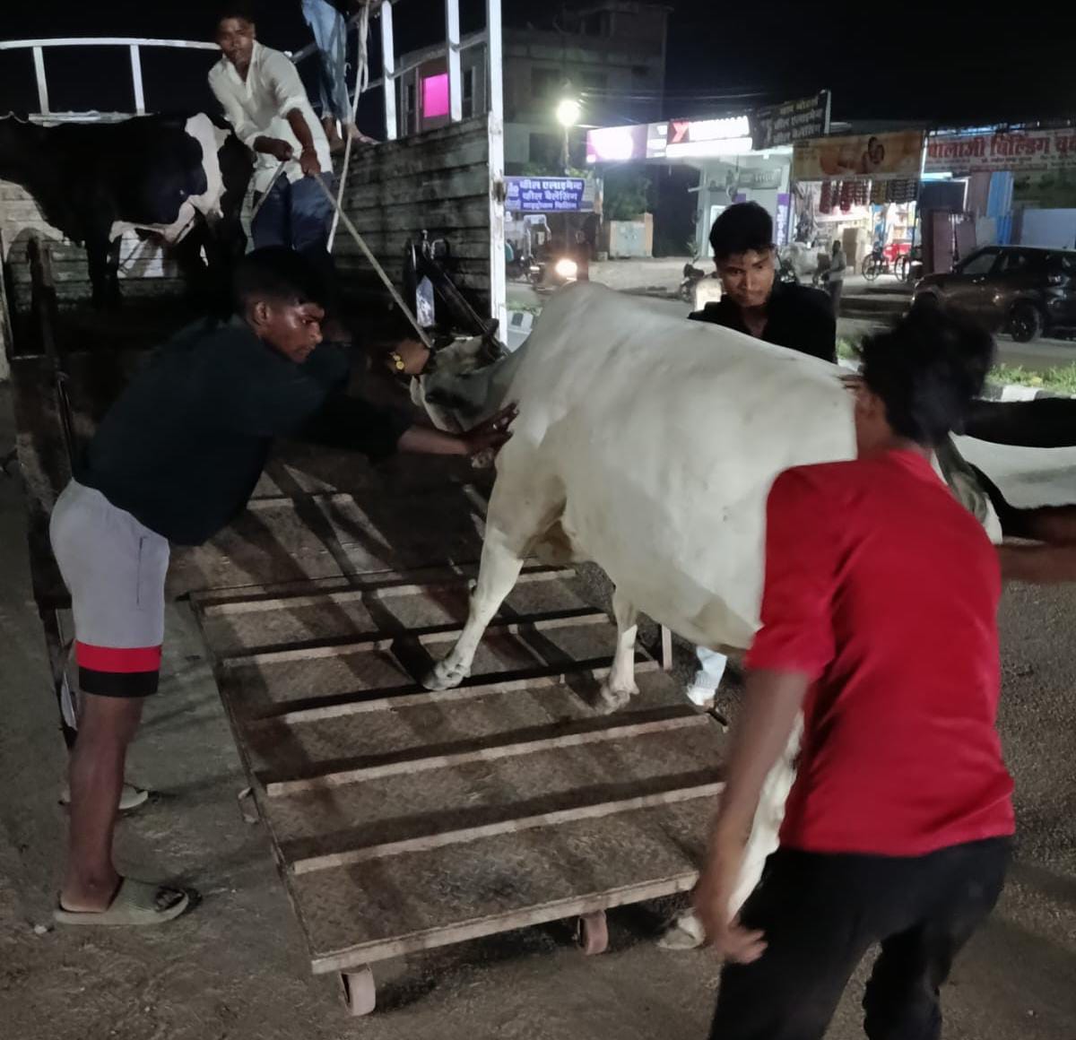 कन्नौज: जिलाधिकारी श्री शुभ्रान्त कुमार शुक्ल के निर्देशो के अनुपालन में एवं स्वच्छ भारत मिशन