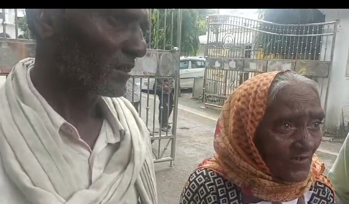 बरेली: कोर्ट मे मुकदमा है विचाराधीन कंबुजुर्ग महिला को पीट, दबंग छीन रहा जमीन ।