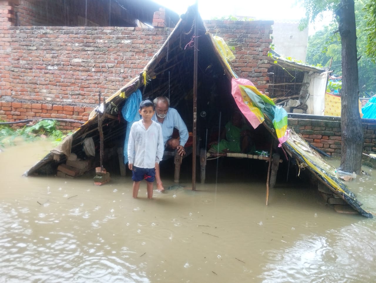 मैनपुरी: करहल क्षेत्र के ग्राम नानमई में प्रधान की लापरवाही आई सामने ?