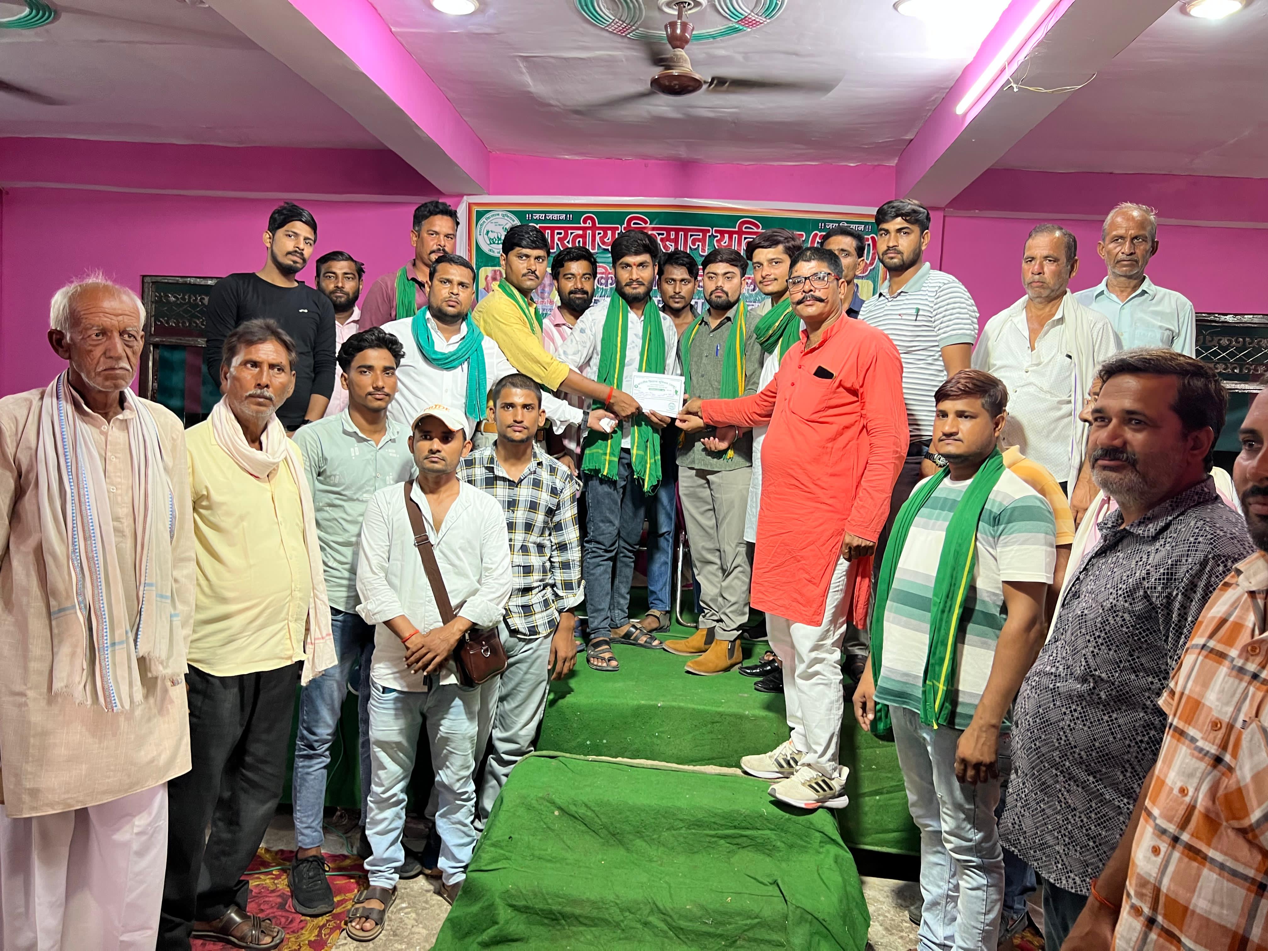 कन्नौज: जिला कन्नौज तहसील तिर्वा के ब्लॉक हसेरन में भारतीय किसान यूनियन भानु द्वारा किसानों की बैठक