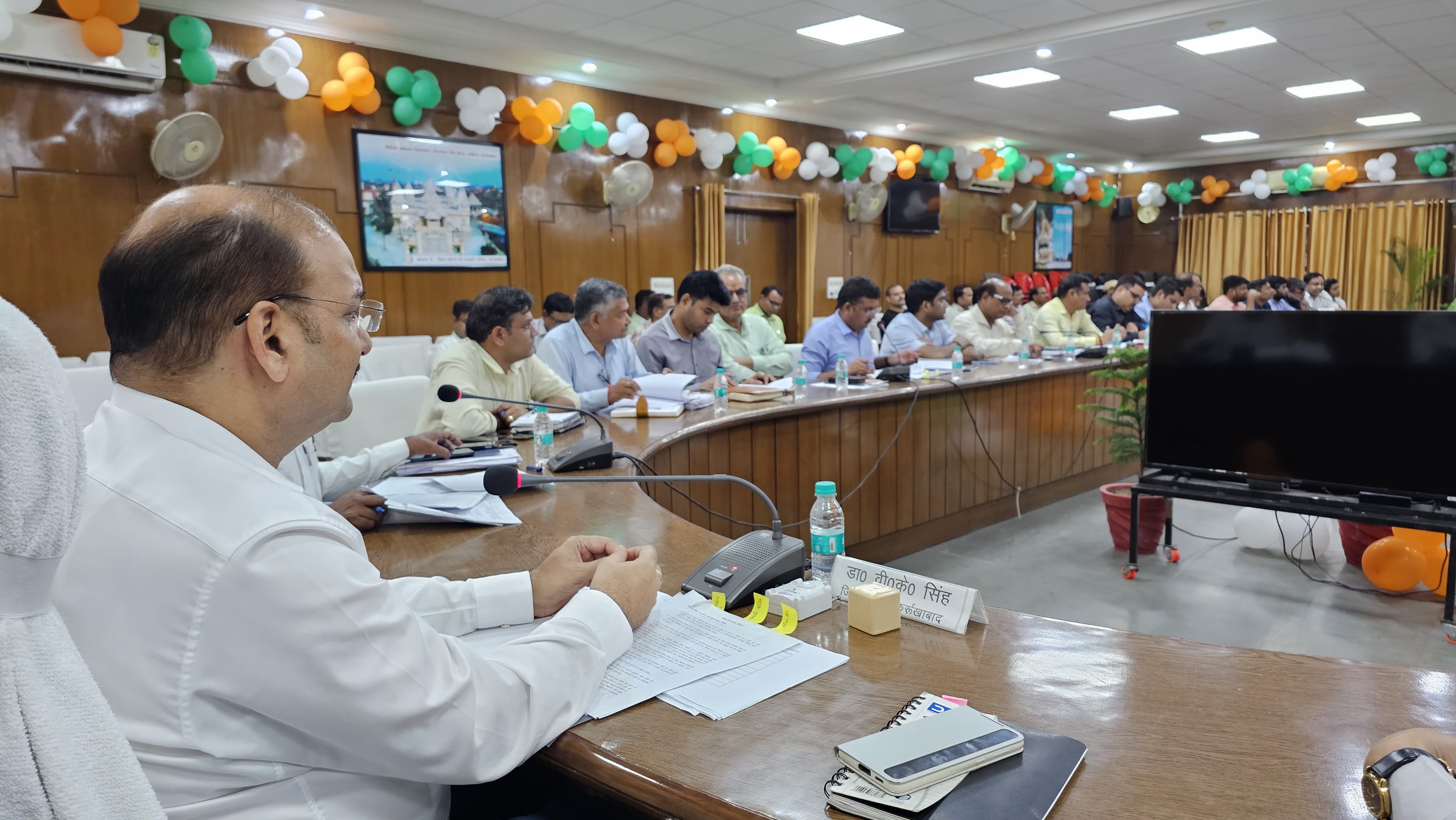 फर्रुखाबाद: डीएम की अध्यक्षता में अन्नपूर्णा भवन निर्माण अभियान के अंतर्गत मॉडल शॉप निर्माण समीक्षा की गई ?