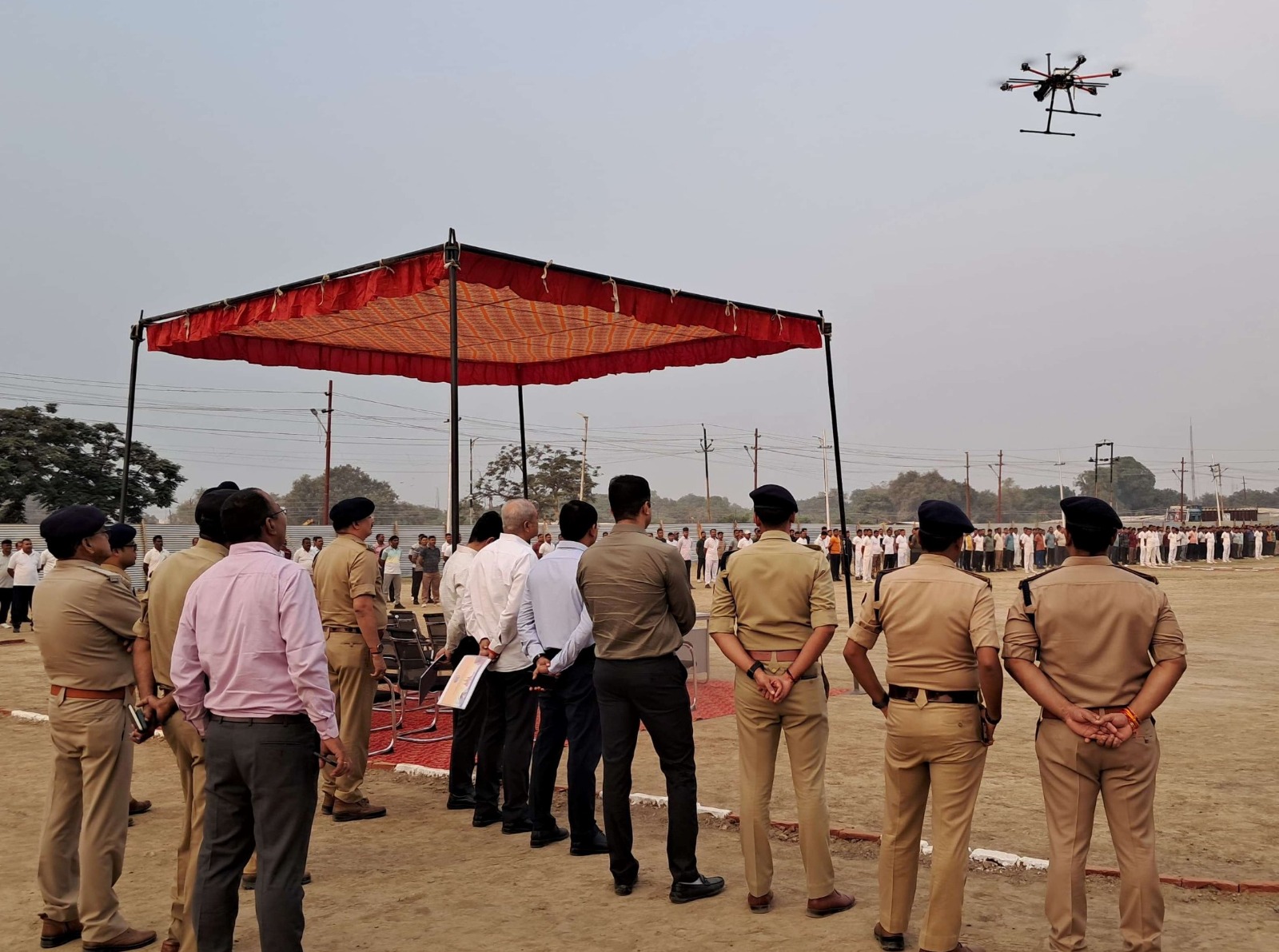 प्रयागराज: महाकुम्भ 2025 के सकुशल एवं निर्विघ्न आयोजन के दृष्टिगत,परेड ग्राउण्ड में ड्रोन की उपयोगिता का परीक्षण किया गया