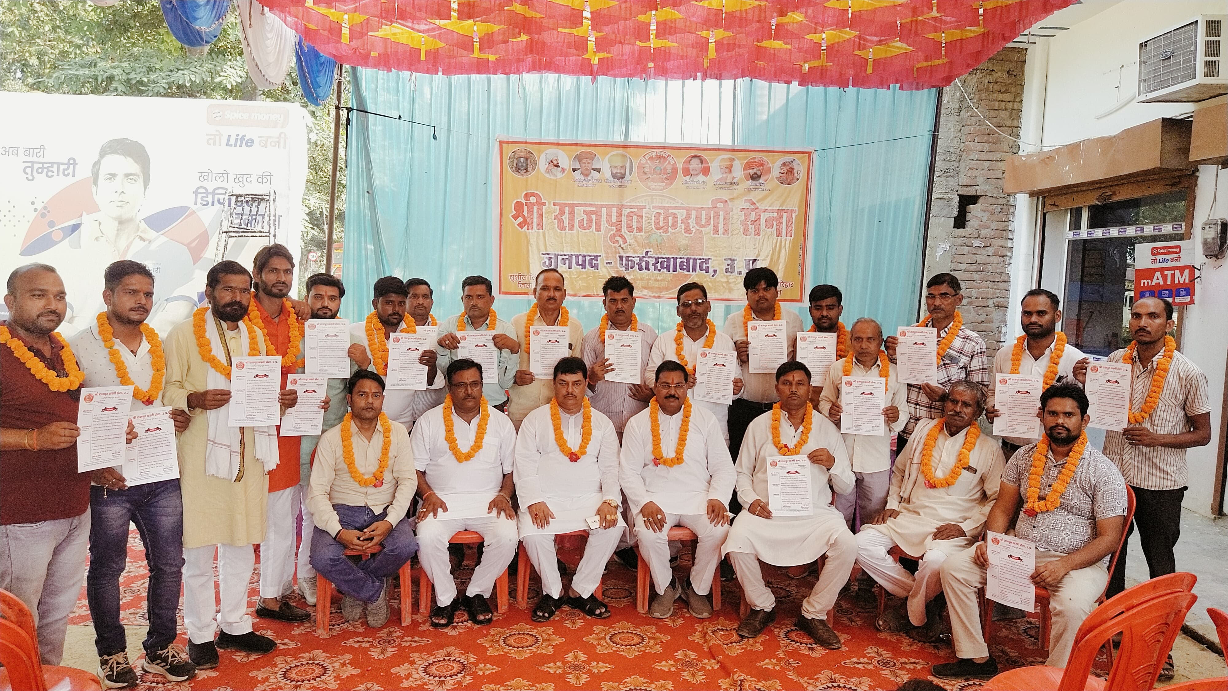 फर्रुखाबाद:जिला प्रभारी के प्रतिष्ठान पर श्री राजपूत करणी सेना की जिला इकाईका हुआ विस्तार ,मनोनयन पत्र वितरित