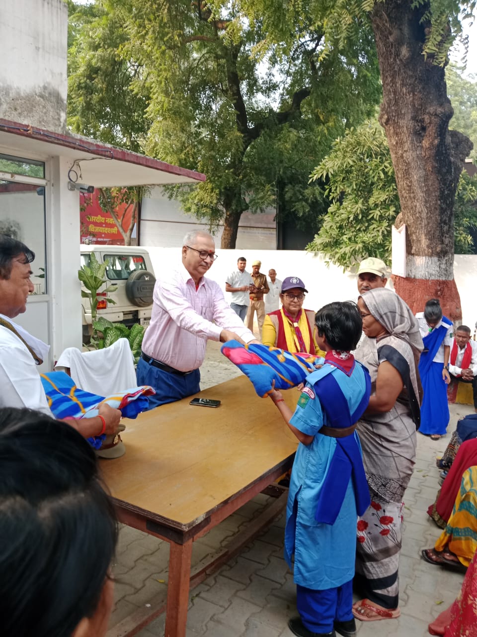 रायबरेली : अंग वंस्त्र भेट कर किया सम्मानित
