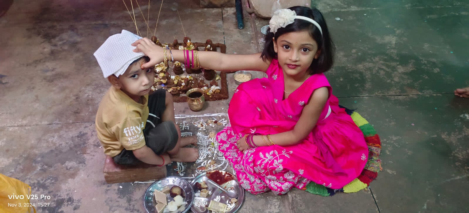 कन्नौज:  भाई बहन के अटूट प्रेम का प्रतीक भाई दूज , बहनों ने तिलक कर दीर्घायु की कामना की