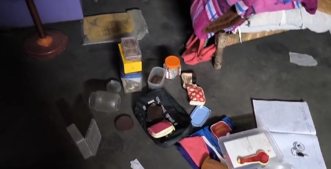 कन्नौज:  गेट में ताला लगे होने के बावजूद भी चोरी कीमती जेवरात किए पार