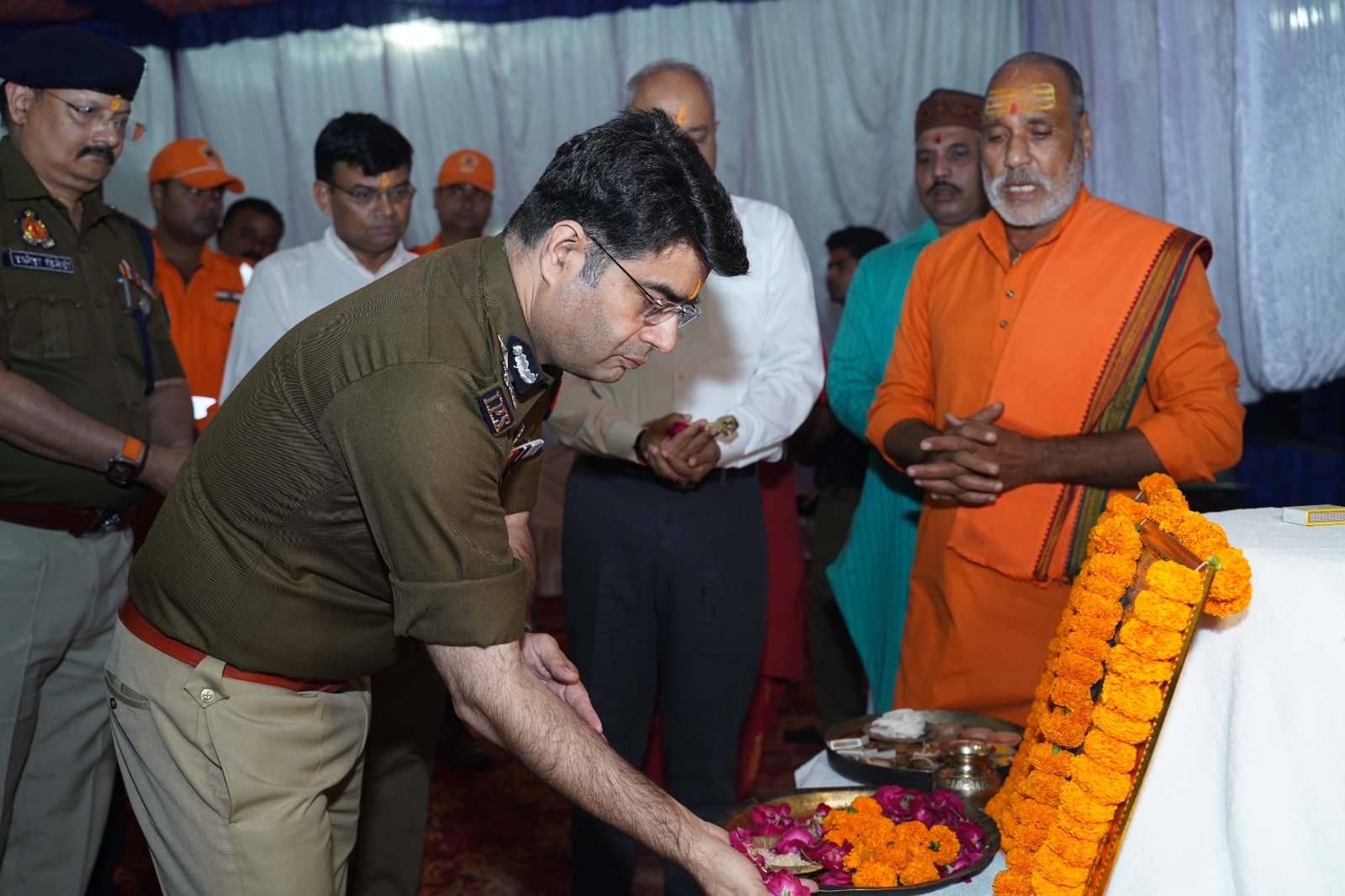 प्रयागराज: महाकुम्भ-2025 के सकुशल एवं निर्विघ्न आयोजन के दृष्टिगत संगम क्षेत्र में देव दीपावली के पावन पर्व का भव्य एवं दिव्य रूप से आयोजन किया गया