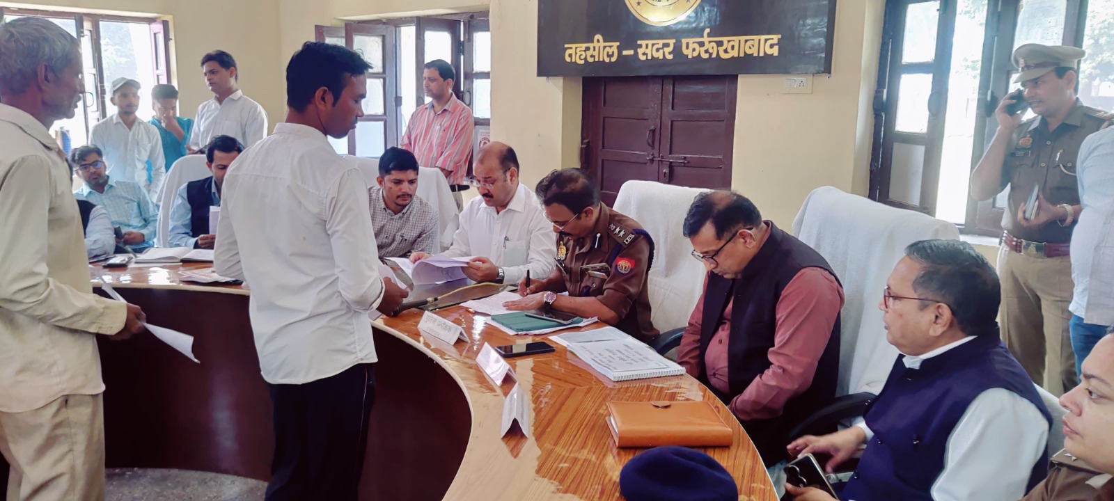 फर्रुखाबाद: संम्पूर्ण समाधान दिवस में 75 शिकायते प्राप्त 03 मौके पर निस्तारित ?