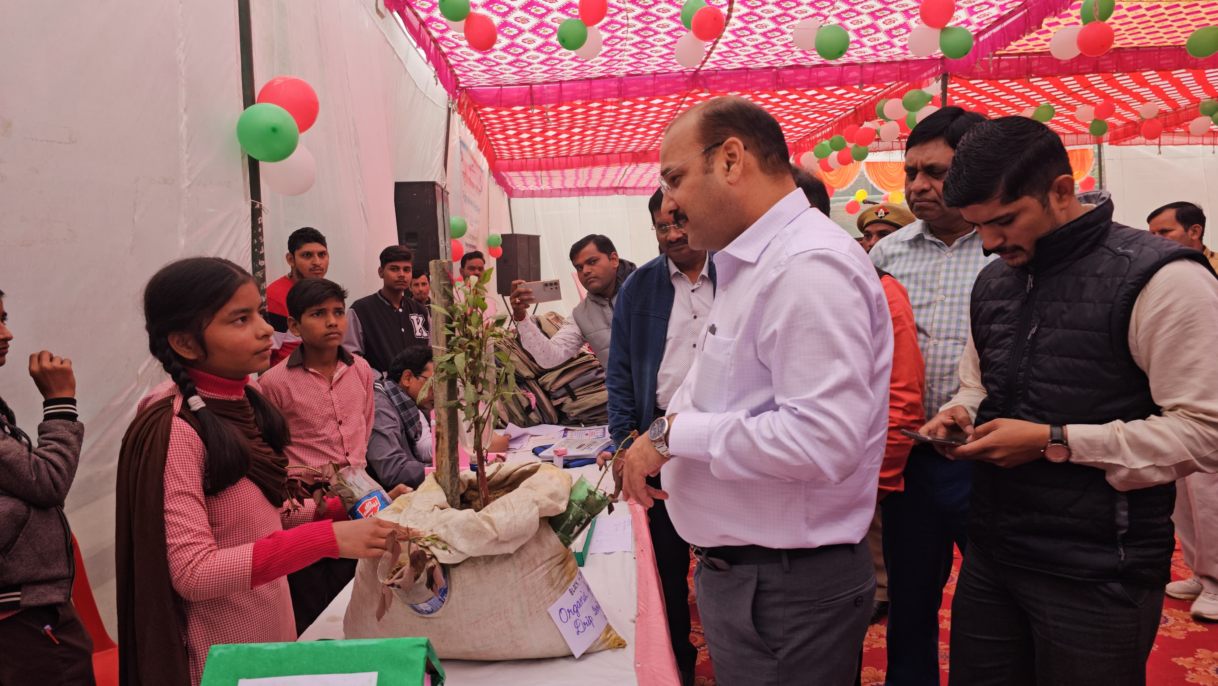 फर्रुखाबाद:राष्ट्रीय आविष्कार अभियान के अन्तर्गत जिला स्तरीय क्विज प्रतियोगिता तथा विज्ञान मॉडल प्रदर्शनी का हुआ आयोजन