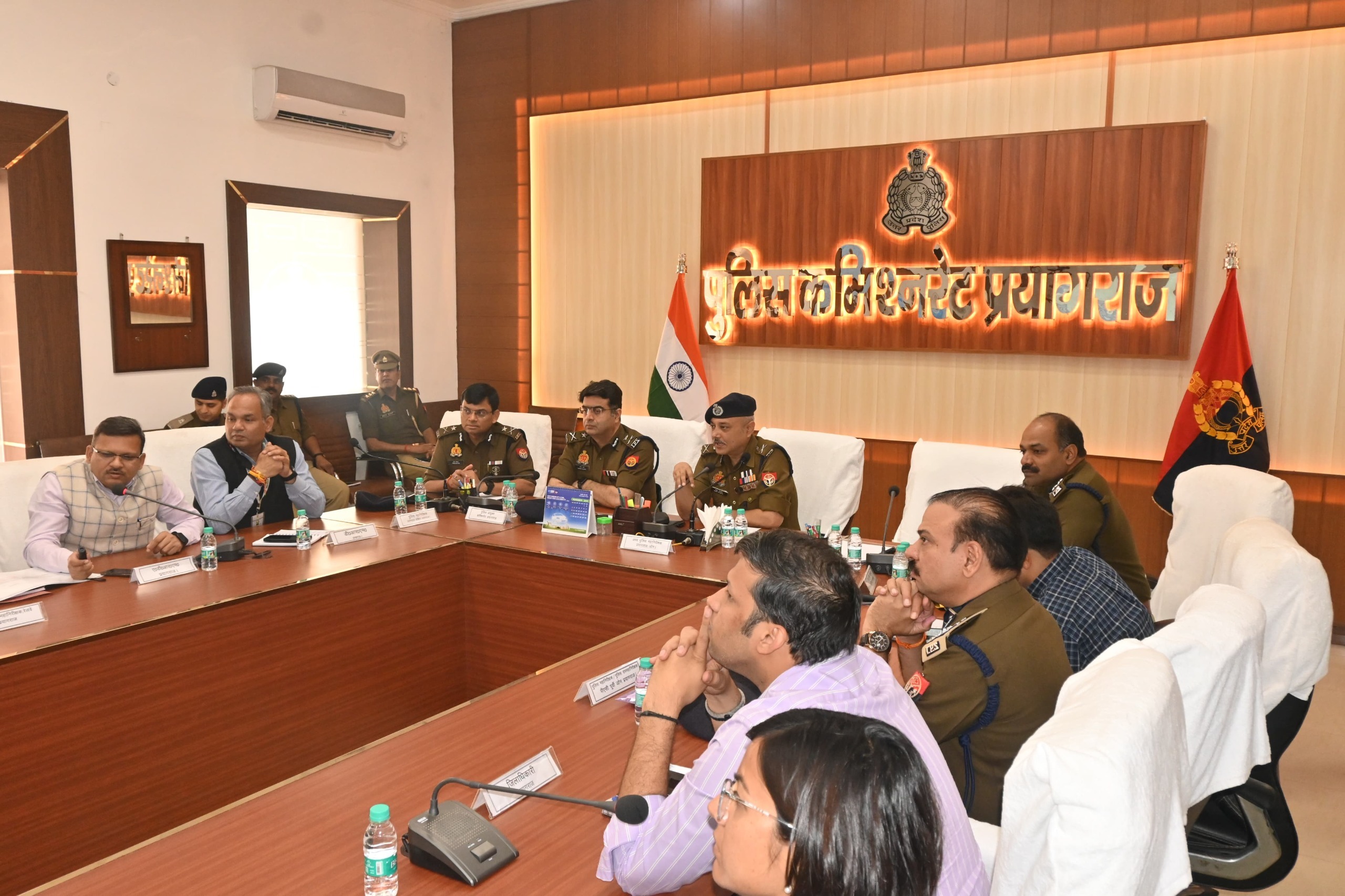 प्रयागराज: महाकुम्भ के सकुशल एवं निर्विघ्न आयोजन के दृष्टिगत त्रिवेणी सभागार में समीक्षा बैठक की गयी