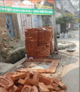 फर्रुखाबाद: चंद्र कदम की दूरी पर स्कूलों के पास बिजली विभाग द्वारा जबरन लगाया जा रहा है ट्रांसफार्मर