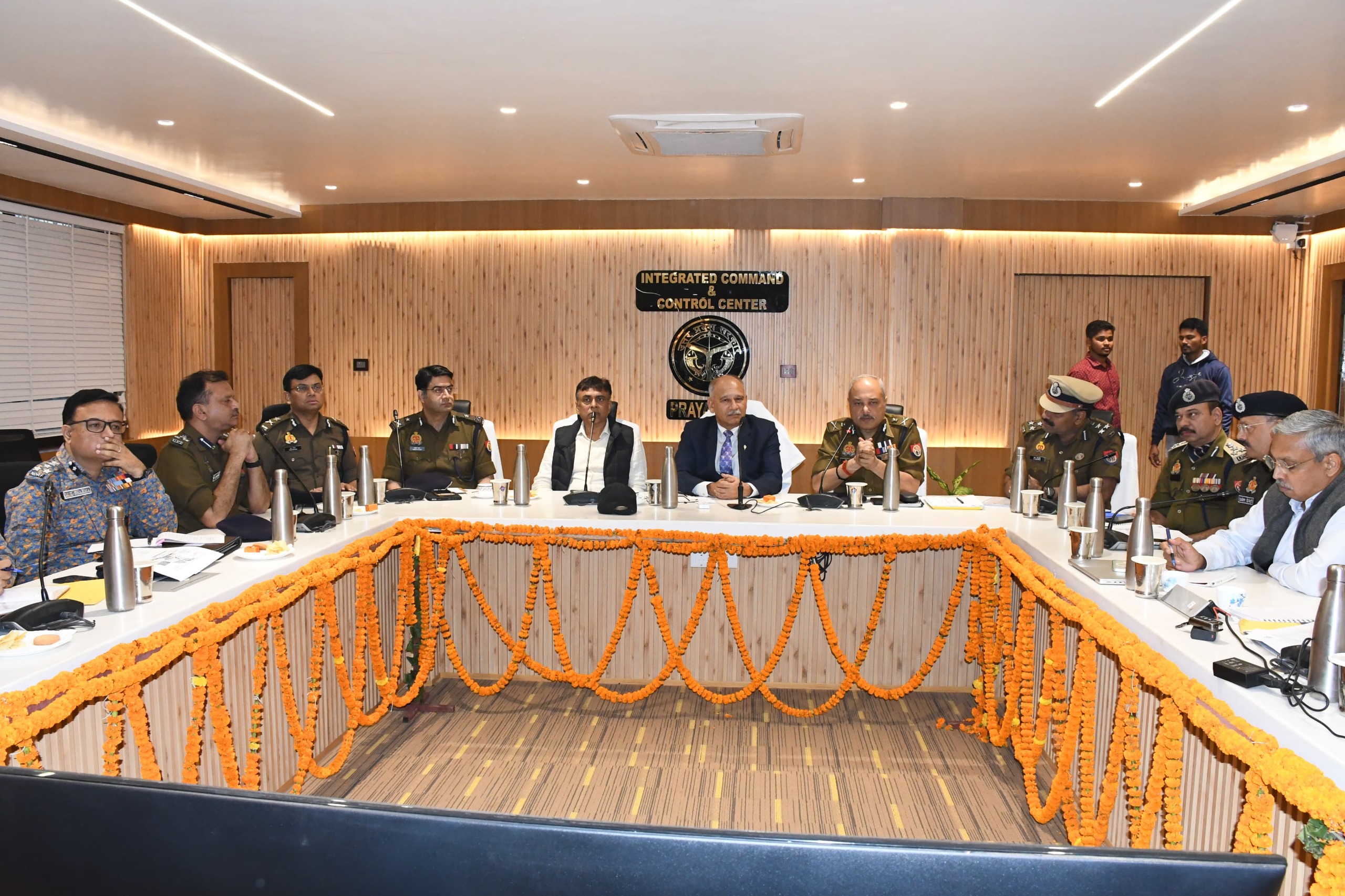 महाकुम्भ 2025 के प्रयागराज मेला प्राधिकरण स्थित ICCC सभाकक्ष में विभिन्न विभाग/एजेंसियों के साथ निम्न एजेण्डा बिन्दुओं पर  मीटिंग की गयी।