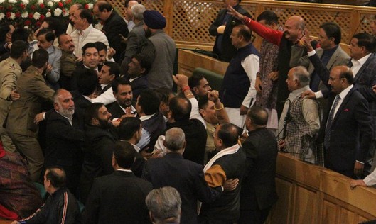 जम्मू-कश्मीर विधानसभा में पारित हुआ आर्टिकल 370 बहाली का प्रस्ताव, सदन में लगे नारे
